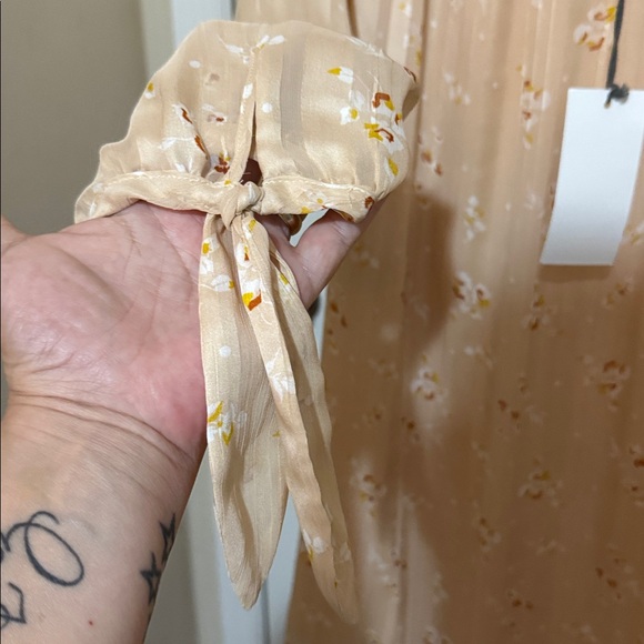 WAYF off the shoulder dress Pink Bouquet NWT - Picture 4 of 4